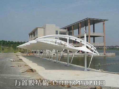停車(chē)場(chǎng)頂棚